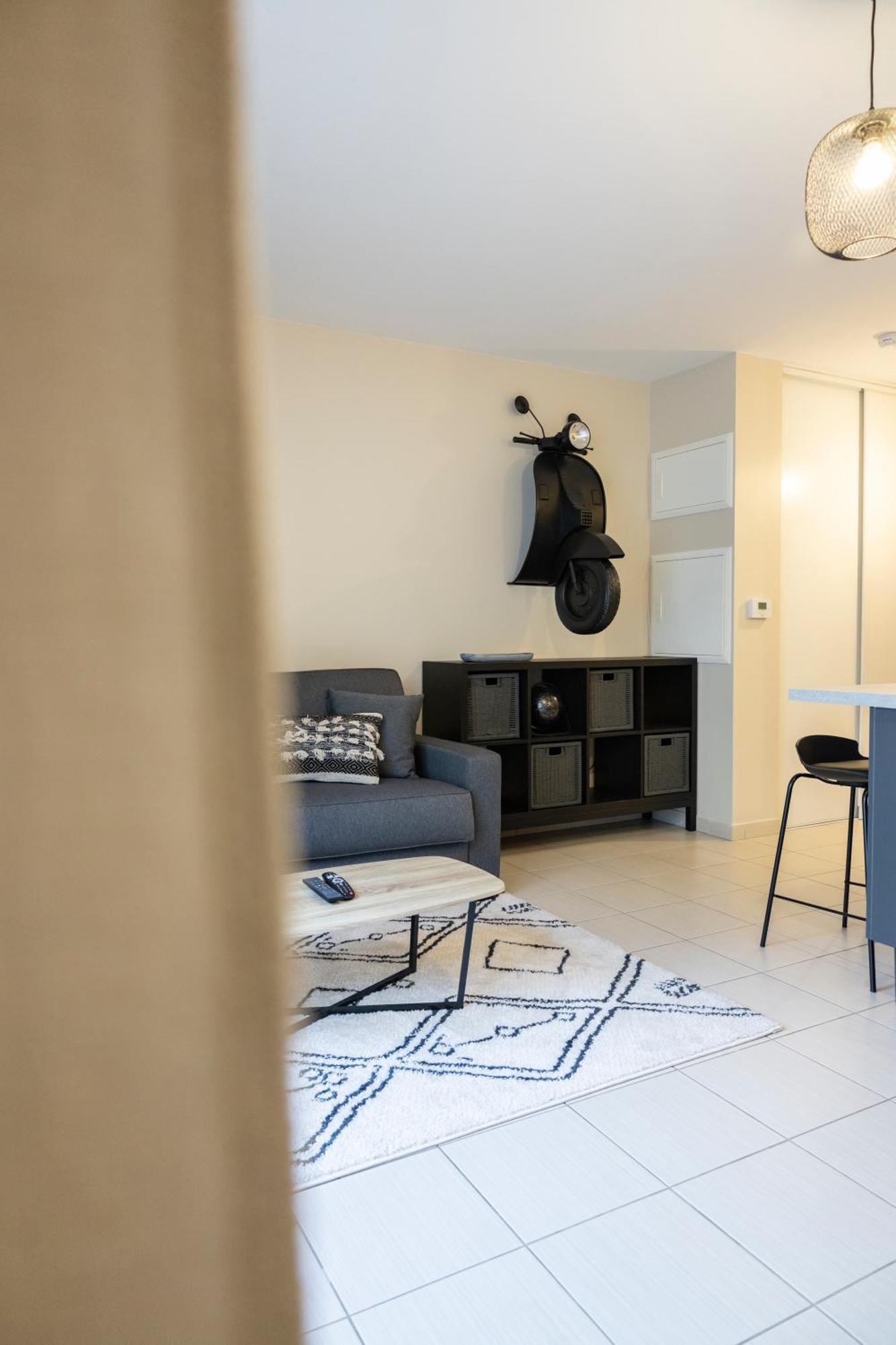 En Avec Parking Apartment *